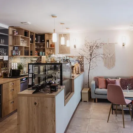 Lujza & Koriander Vác